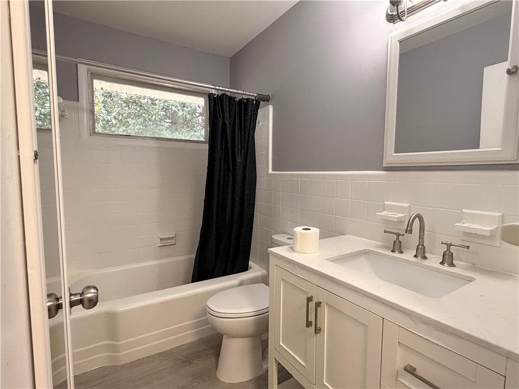 3 bedroom, 2 bathroom, 1,774 sq ft single family residence for sale at 3284 Embry Circle, Atlanta, GA 30341 — photo 5