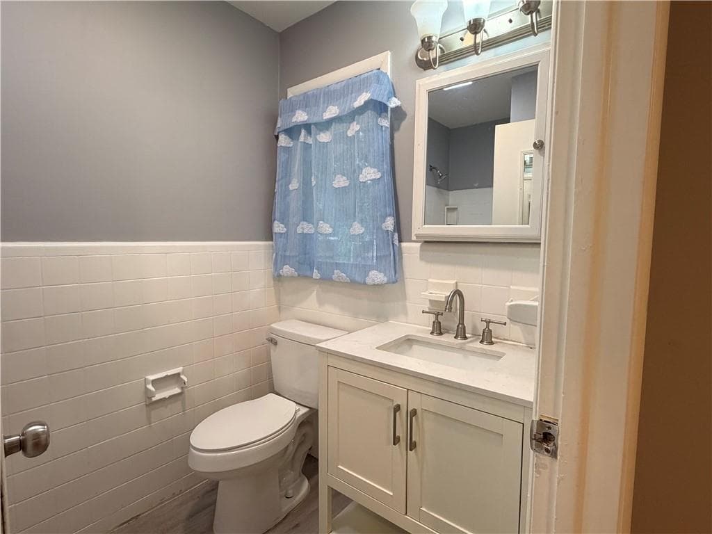 3 bedroom, 2 bathroom, 1,774 sq ft single family residence for sale at 3284 Embry Circle, Atlanta, GA 30341 — photo 7