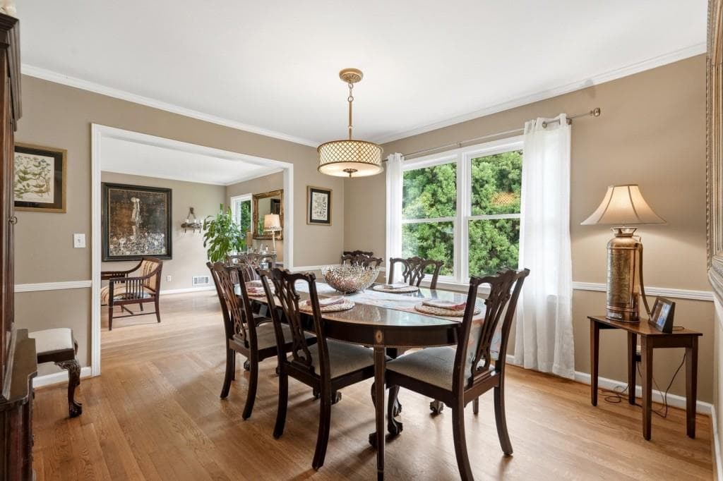4 bedroom, 3 bathroom, 2,740 sq ft single family residence under contract at 1722 Kellogg Springs Drive, Atlanta, GA 30338 — photo 2
