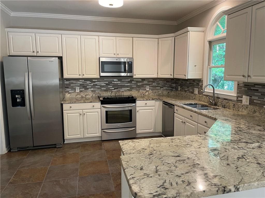 4 bedroom, 3 bathroom, 2,595 sq ft single family residence for sale at 1915 Habersham Trace, Cumming, GA 30041 — photo 4