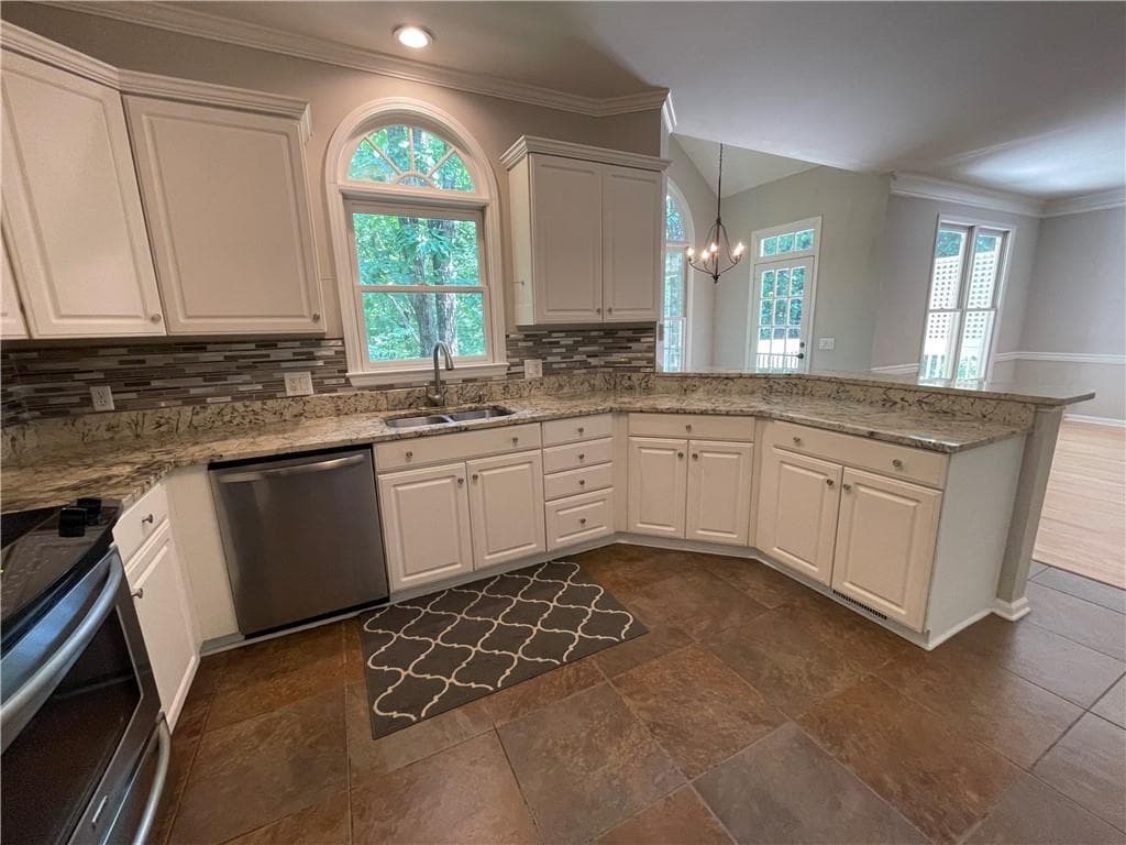 4 bedroom, 3 bathroom, 2,595 sq ft single family residence for sale at 1915 Habersham Trace, Cumming, GA 30041 — photo 5