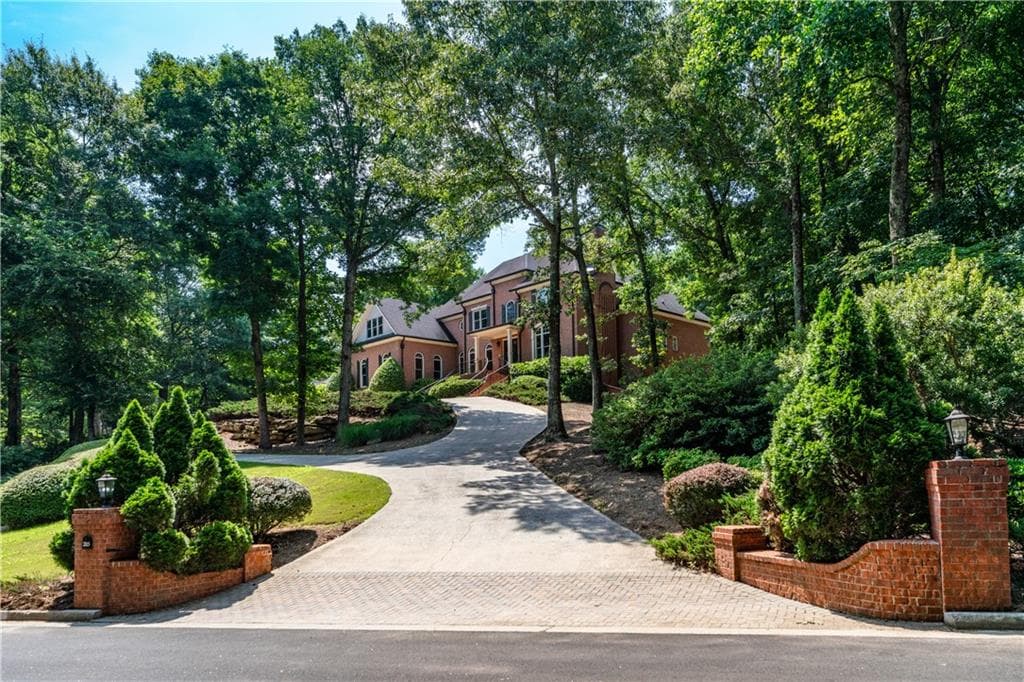 4 bedroom, 5 bathroom, 5,105 sq ft single family residence under contract at 2115 Tee Drive, Braselton, GA 30517 — photo 4
