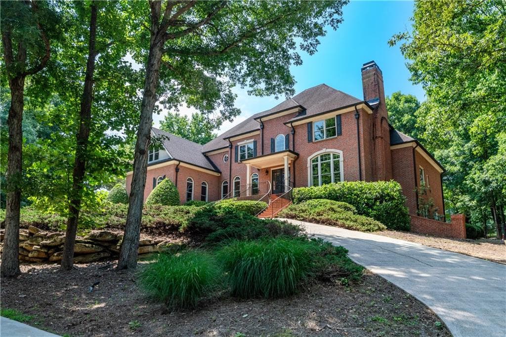 4 bedroom, 5 bathroom, 5,105 sq ft single family residence under contract at 2115 Tee Drive, Braselton, GA 30517 — photo 3