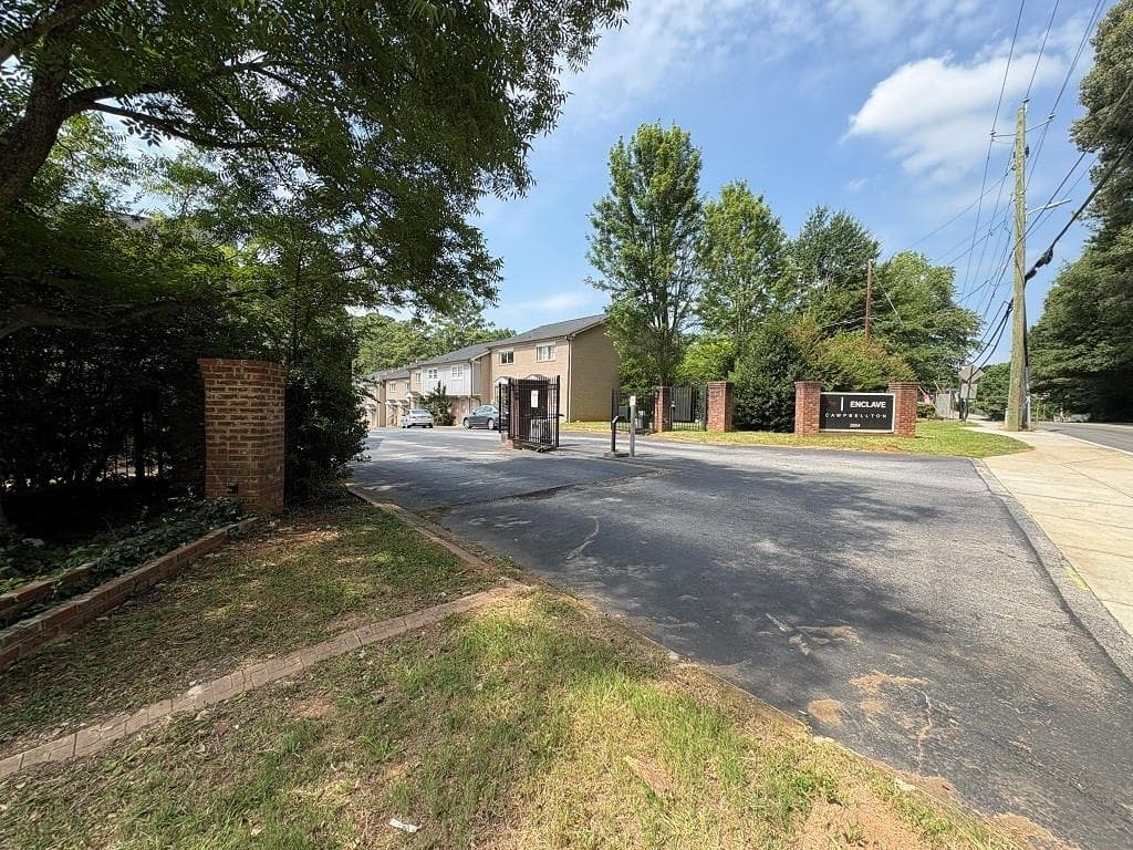 2 bedroom, 2 bathroom, 1,728 sq ft townhouse for sale at 2604 Campbellton Road 2G, Atlanta, GA 30311 — photo 3