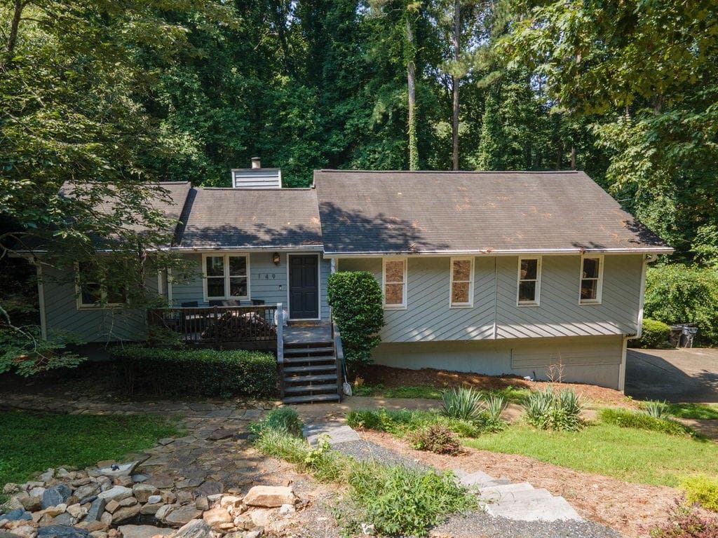 3 bedroom, 3 bathroom, 1,900 sq ft single family residence under contract at 149 N View Lane NW, Kennesaw, GA 30144