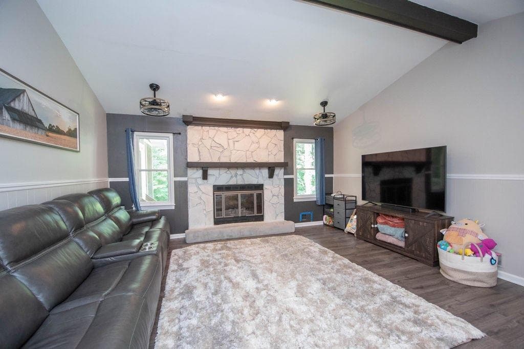 3 bedroom, 3 bathroom, 1,900 sq ft single family residence under contract at 149 N View Lane NW, Kennesaw, GA 30144 — photo 2