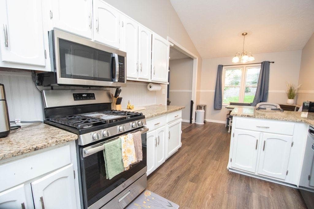 3 bedroom, 3 bathroom, 1,900 sq ft single family residence under contract at 149 N View Lane NW, Kennesaw, GA 30144 — photo 5
