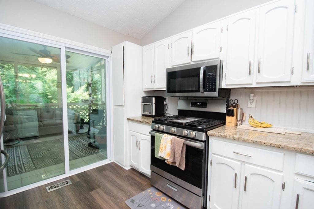 3 bedroom, 3 bathroom, 1,900 sq ft single family residence under contract at 149 N View Lane NW, Kennesaw, GA 30144 — photo 7