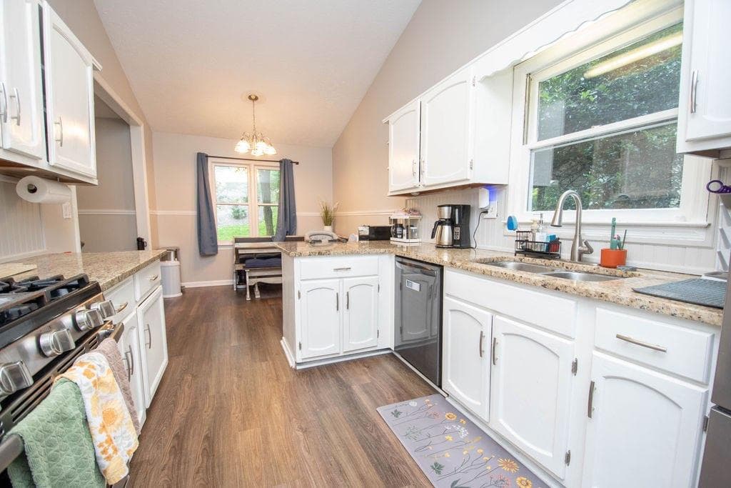 3 bedroom, 3 bathroom, 1,900 sq ft single family residence under contract at 149 N View Lane NW, Kennesaw, GA 30144 — photo 8