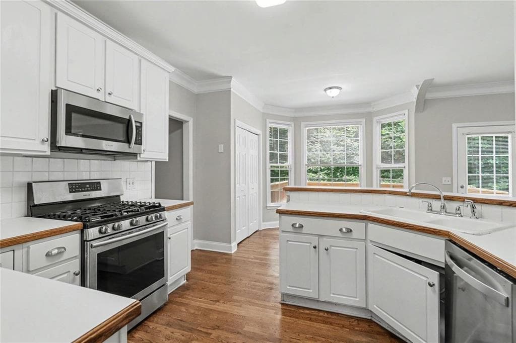 5 bedroom, 3 bathroom, 2,659 sq ft single family residence for sale at 5014 Lake Hollow, Douglasville, GA 30135 — photo 6