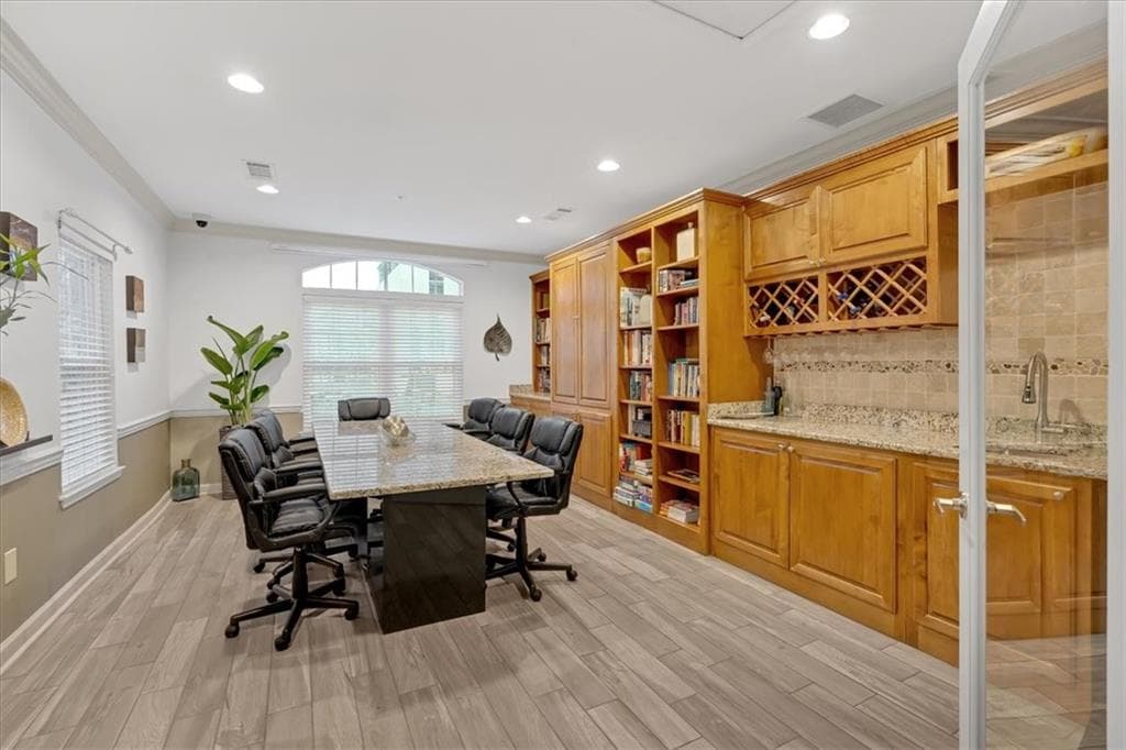 1 bedroom, 1 bathroom, 730 sq ft condominium for sale at 1075 Peachtree Walk A206, Atlanta, GA 30309 — photo 3