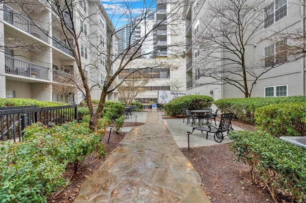 1 bedroom, 1 bathroom, 730 sq ft condominium for sale at 1075 Peachtree Walk A206, Atlanta, GA 30309 — photo 4