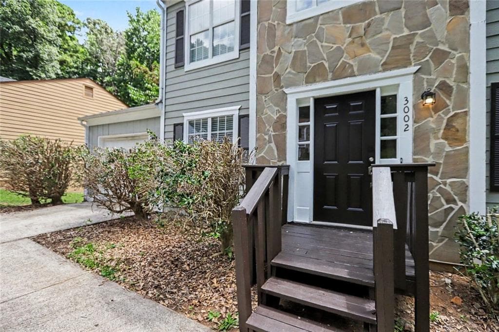 3 bedroom, 3 bathroom, 2,220 sq ft single family residence for sale at 3002 Cascade Manor Drive, Decatur, GA 30034 — photo 2