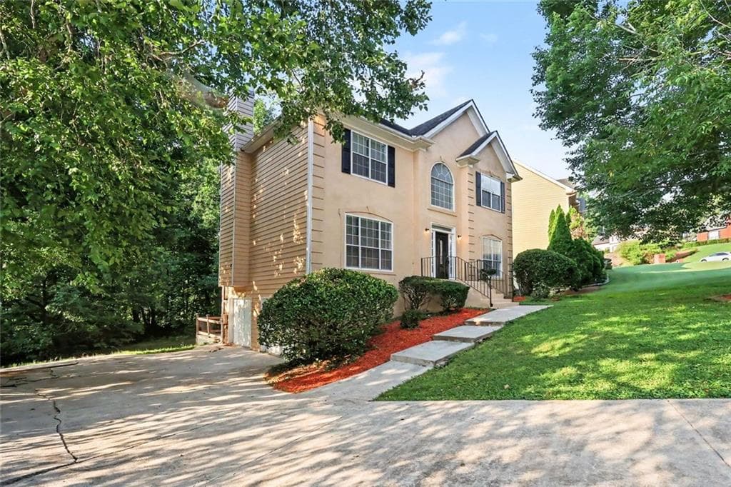 4 bedroom, 4 bathroom, 2,561 sq ft single family residence for sale at 4330 Smithson Creek Drive, Ellenwood, GA 30294 — photo 2