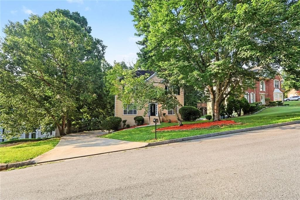 4 bedroom, 4 bathroom, 2,561 sq ft single family residence for sale at 4330 Smithson Creek Drive, Ellenwood, GA 30294 — photo 4