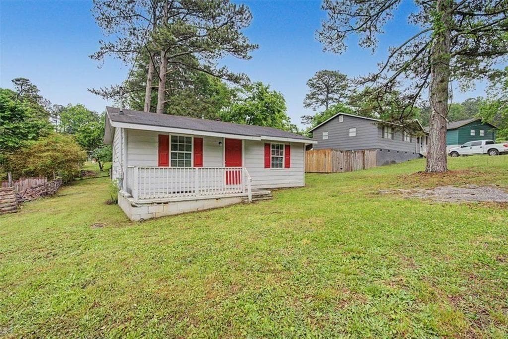 3 bedroom, 1 bathroom, 768 sq ft single family residence under contract at 8012 Green Street, Douglasville, GA 30134 — photo 2