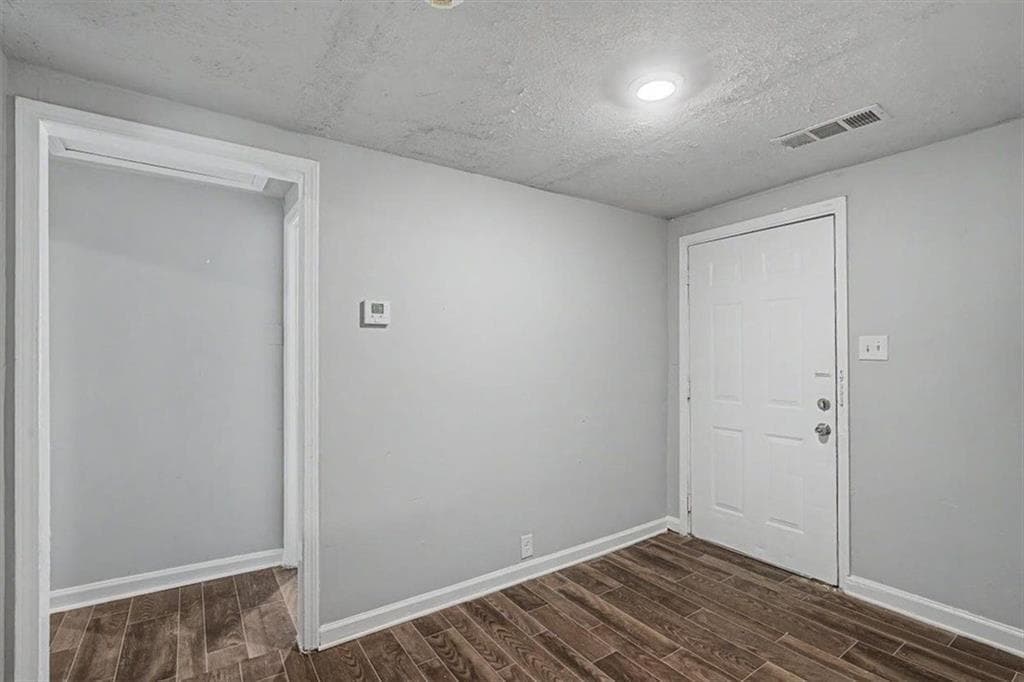 3 bedroom, 1 bathroom, 768 sq ft single family residence under contract at 8012 Green Street, Douglasville, GA 30134 — photo 6