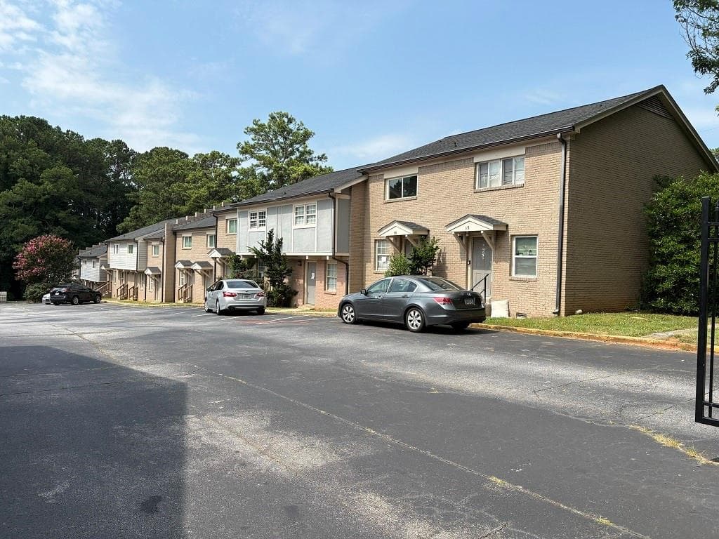 2 bedroom, 2 bathroom, 1,728 sq ft townhouse for sale at 2604 Campbellton Road 2G, Atlanta, GA 30311 — photo 5