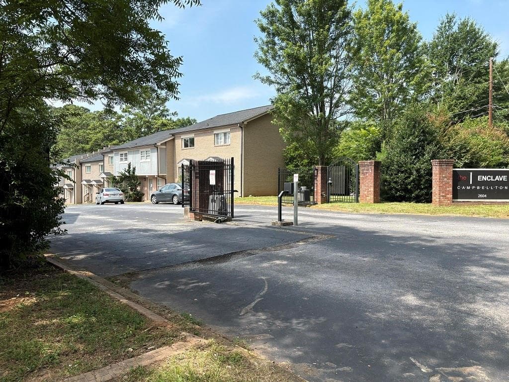 2 bedroom, 2 bathroom, 1,728 sq ft townhouse for sale at 2604 Campbellton Road 2G, Atlanta, GA 30311 — photo 7