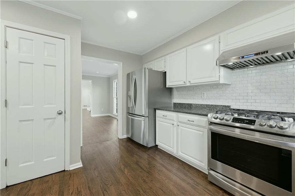 3 bedroom, 3 bathroom, 2,273 sq ft single family residence for sale at 1122 Club Trace, Atlanta, GA 30319 — photo 9