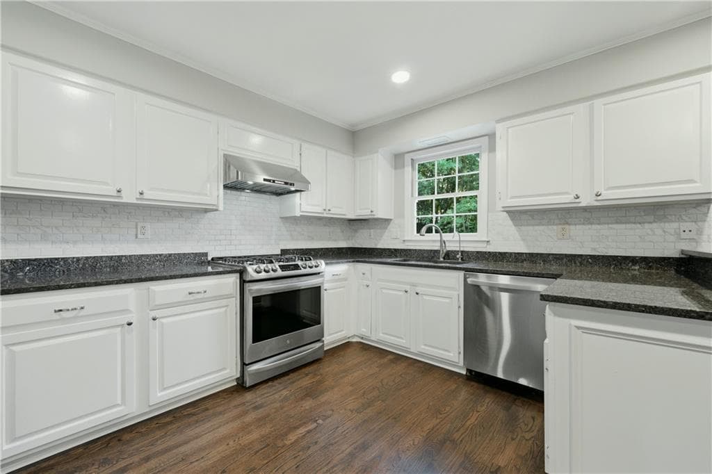 3 bedroom, 3 bathroom, 2,273 sq ft single family residence for sale at 1122 Club Trace, Atlanta, GA 30319 — photo 10