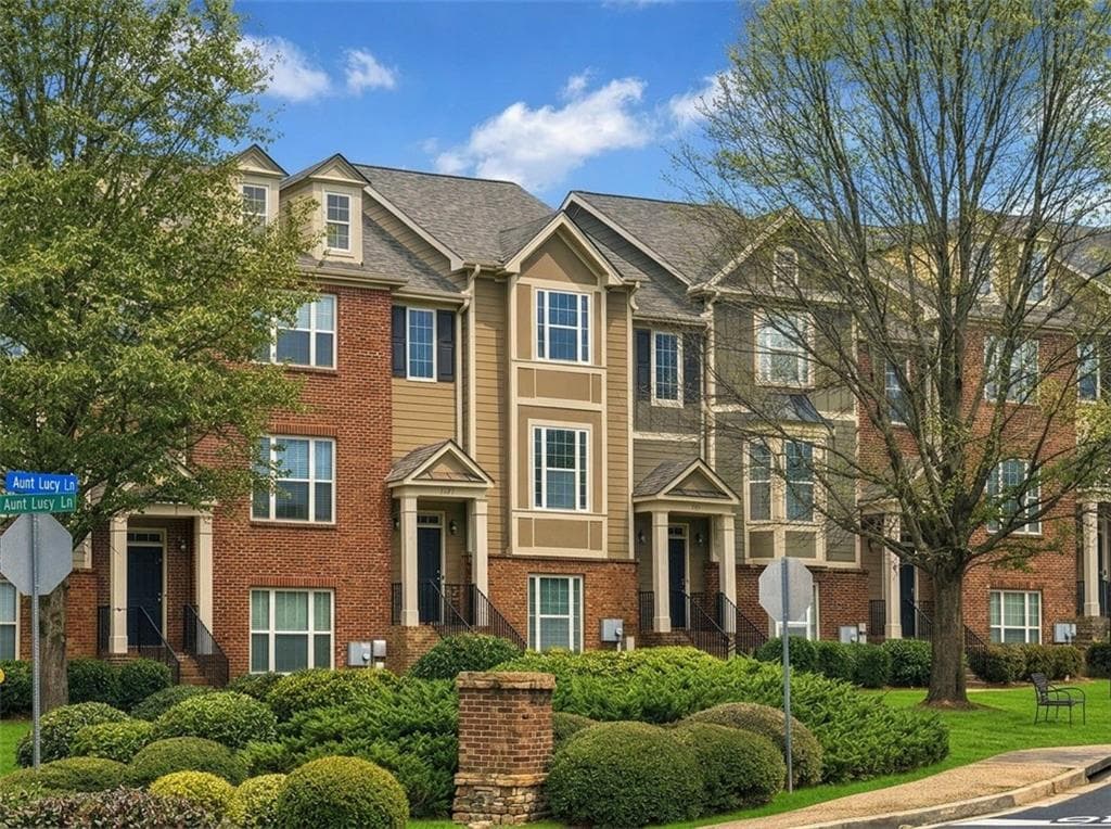4 bedroom, 4 bathroom, 2,195 sq ft townhouse for sale at 3998 Llewellin Lane, Smyrna, GA 30082 — photo 2