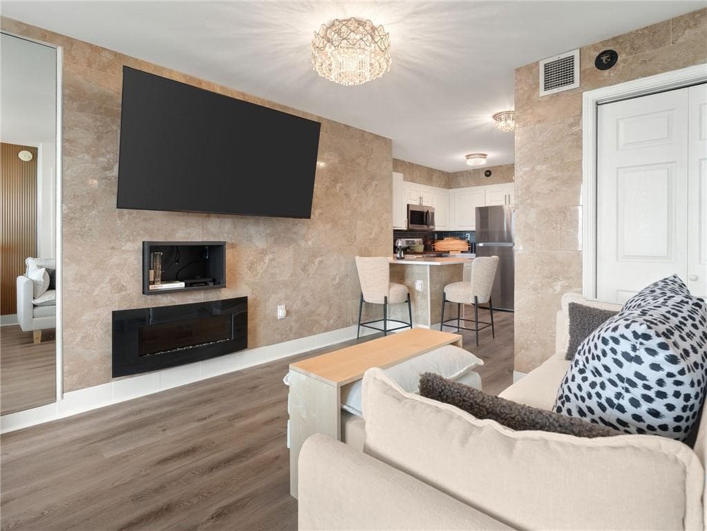 1 bedroom, 1 bathroom, 543 sq ft condominium for sale at 2870 Pharr Court South 2708, Atlanta, GA 30305 — photo 2