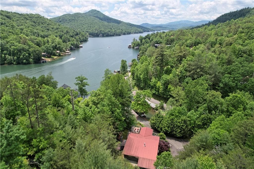 5 bedroom, 3 bathroom, 3,168 sq ft single family residence for sale at 422 Timpson Cove Road, Clayton, GA 30525 — photo 5