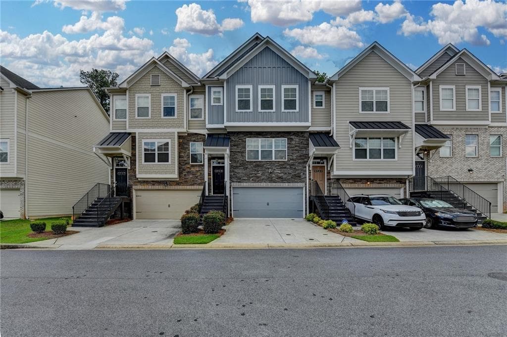 3 bedroom, 4 bathroom, 2,084 sq ft townhouse for sale at 2719 Hedgeway Circle, Kennesaw, GA 30144 — photo 1 of 33