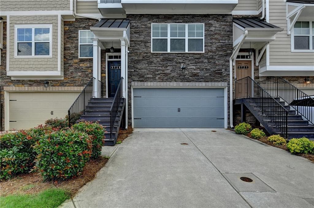 3 bedroom, 4 bathroom, 2,084 sq ft townhouse for sale at 2719 Hedgeway Circle, Kennesaw, GA 30144 — photo 2