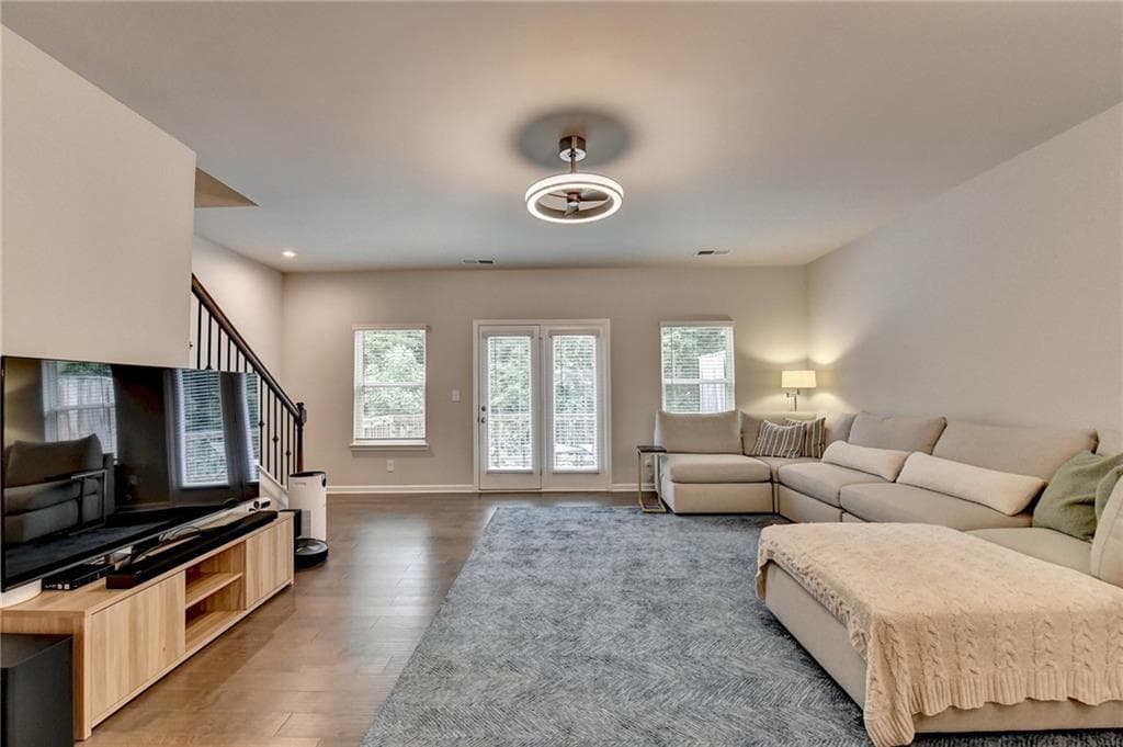 3 bedroom, 4 bathroom, 2,084 sq ft townhouse for sale at 2719 Hedgeway Circle, Kennesaw, GA 30144 — photo 5