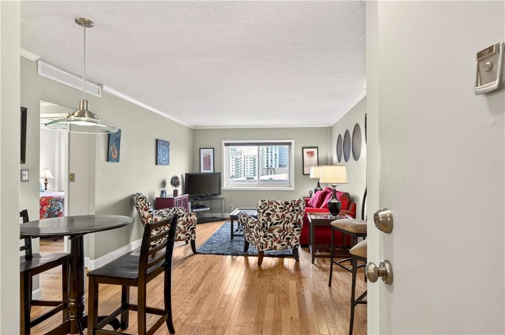 1 bedroom, 1 bathroom, 667 sq ft condominium for sale at 2285 Peachtree Road 1106, Atlanta, GA 30309 — photo 1 of 25