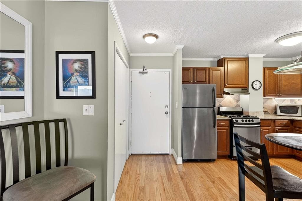 1 bedroom, 1 bathroom, 667 sq ft condominium for sale at 2285 Peachtree Road 1106, Atlanta, GA 30309 — photo 2
