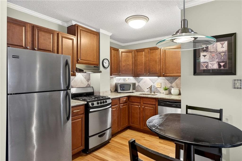 1 bedroom, 1 bathroom, 667 sq ft condominium for sale at 2285 Peachtree Road 1106, Atlanta, GA 30309 — photo 3