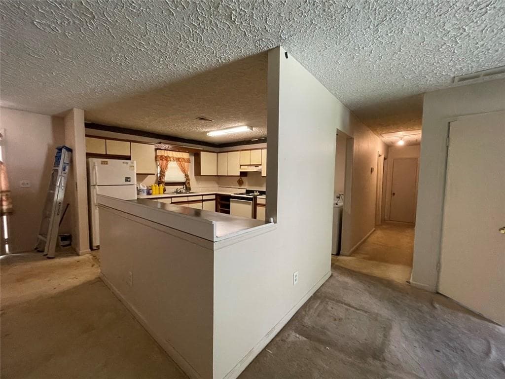 3 bedroom, 2 bathroom, 1,176 sq ft single family residence for sale at 2177 Jonathan Avenue, Lithonia, GA 30058 — photo 3