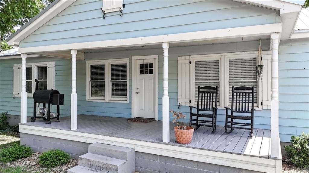 3 bedroom, 2 bathroom, 1,388 sq ft single family residence for sale at 430 Elm Street, Calhoun, GA 30701 — photo 2
