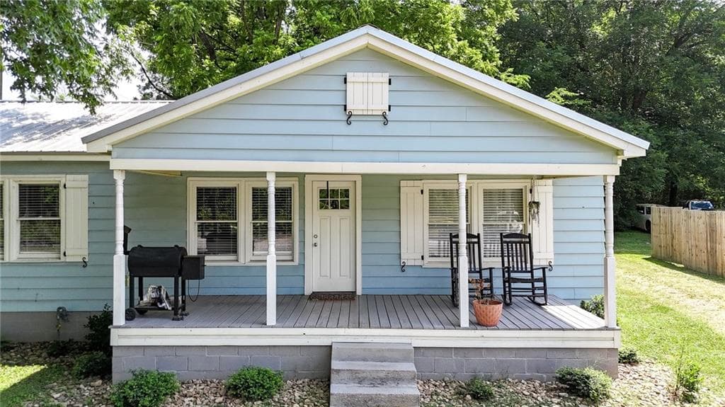 3 bedroom, 2 bathroom, 1,388 sq ft single family residence for sale at 430 Elm Street, Calhoun, GA 30701 — photo 3