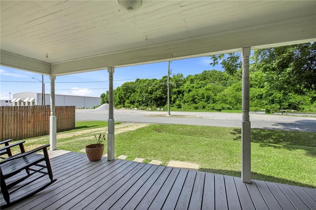 3 bedroom, 2 bathroom, 1,388 sq ft single family residence for sale at 430 Elm Street, Calhoun, GA 30701 — photo 4