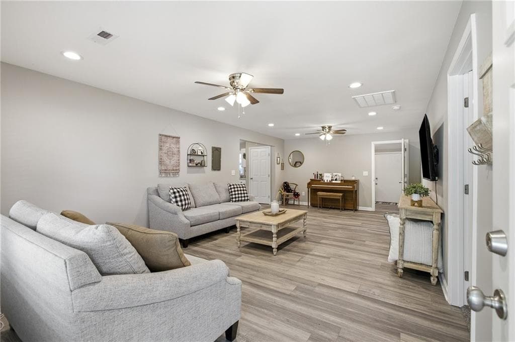 3 bedroom, 2 bathroom, 1,388 sq ft single family residence for sale at 430 Elm Street, Calhoun, GA 30701 — photo 5