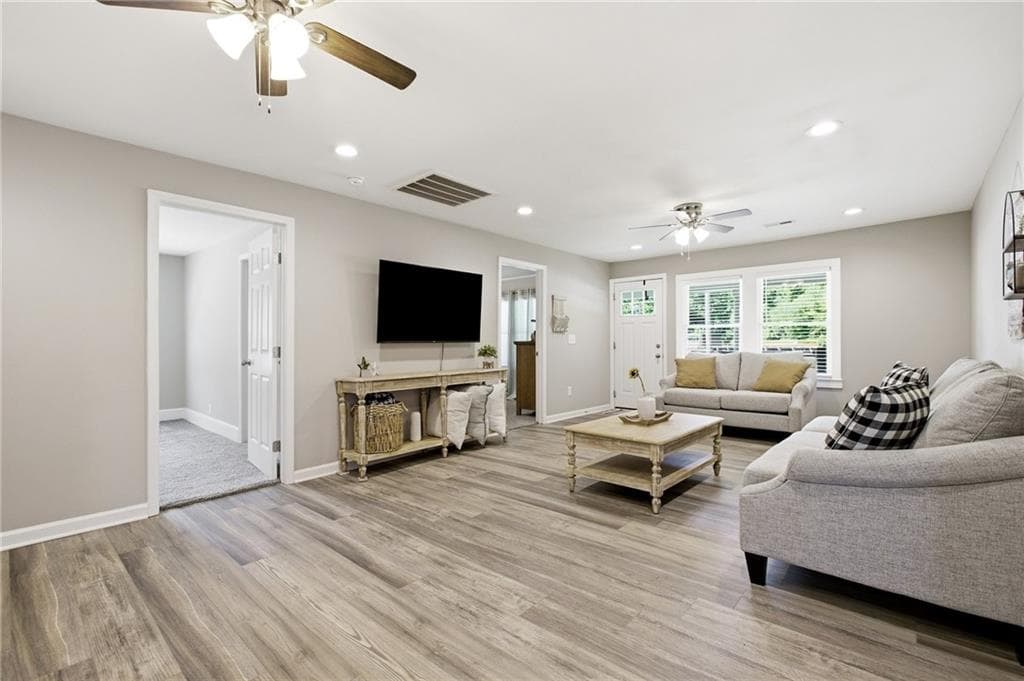 3 bedroom, 2 bathroom, 1,388 sq ft single family residence for sale at 430 Elm Street, Calhoun, GA 30701 — photo 6