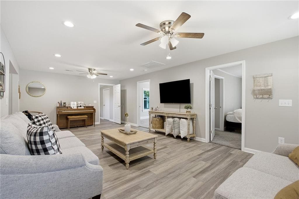3 bedroom, 2 bathroom, 1,388 sq ft single family residence for sale at 430 Elm Street, Calhoun, GA 30701 — photo 7