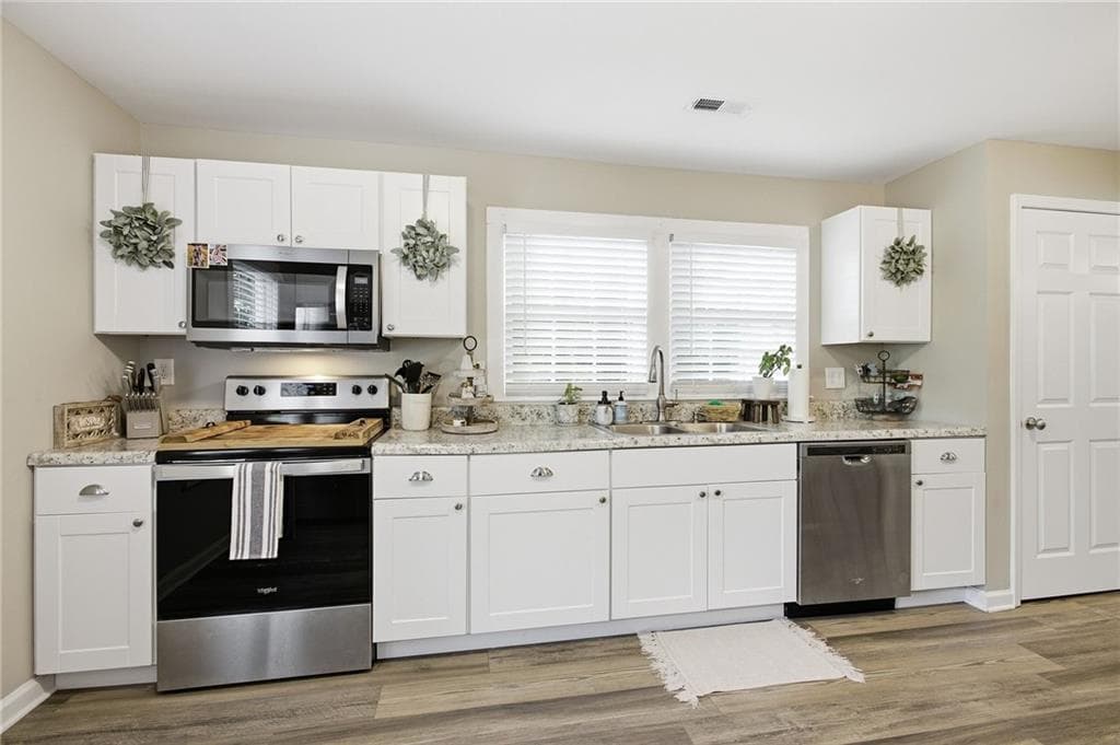 3 bedroom, 2 bathroom, 1,388 sq ft single family residence for sale at 430 Elm Street, Calhoun, GA 30701 — photo 9