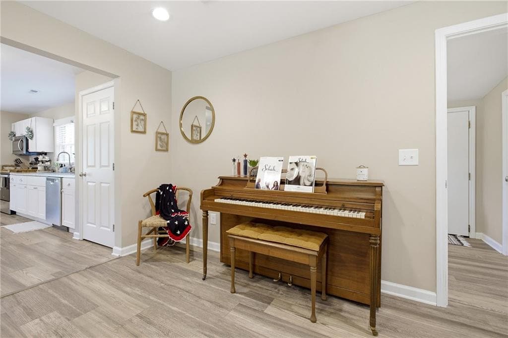 3 bedroom, 2 bathroom, 1,388 sq ft single family residence for sale at 430 Elm Street, Calhoun, GA 30701 — photo 10