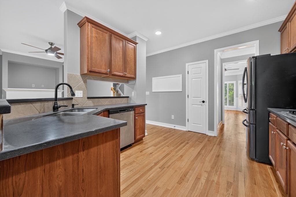 4 bedroom, 4 bathroom, 2,399 sq ft townhouse under contract at 7258 Village Creek Trace, Atlanta, GA 30328 — photo 6