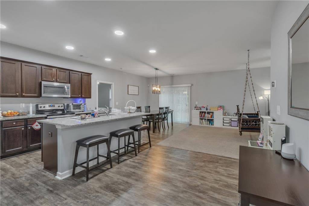 3 bedroom, 2 bathroom, 1,855 sq ft single family residence under contract at 7210 Ashley Falls Court, Douglasville, GA 30134 — photo 4