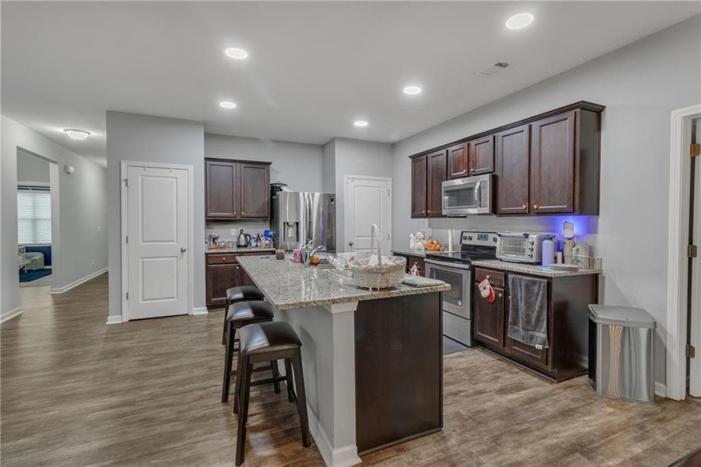 3 bedroom, 2 bathroom, 1,855 sq ft single family residence under contract at 7210 Ashley Falls Court, Douglasville, GA 30134 — photo 5