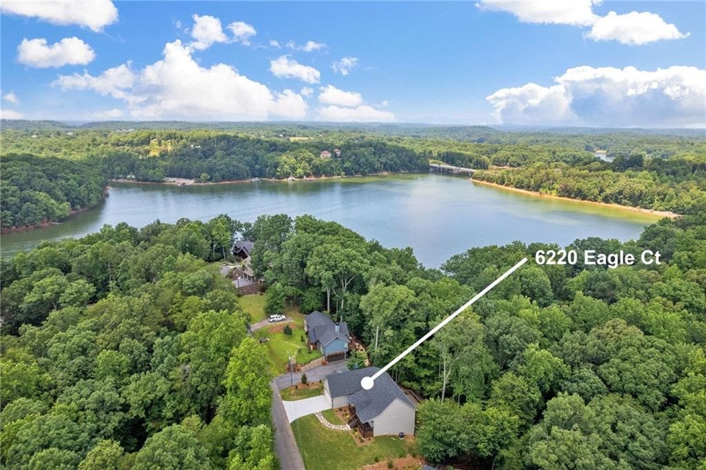4 bedroom, 4 bathroom, 2,293 sq ft single family residence for sale at 6220 Eagle Court, Gainesville, GA 30506 — photo 2