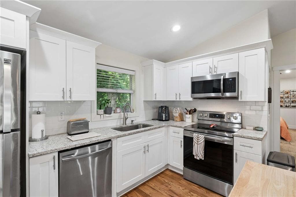 3 bedroom, 2 bathroom, 1,238 sq ft single family residence for sale at 1303 Elizabeth Avenue, Atlanta, GA 30310 — photo 8