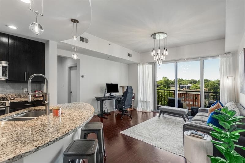 1 bedroom, 1 bathroom, 989 sq ft condominium for rent at 222 12th Street 904, Atlanta, GA 30309 for $2,500 a month — photo 1 of 59