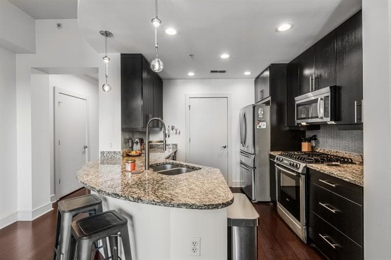 1 bedroom, 1 bathroom, 989 sq ft condominium for rent at 222 12th Street 904, Atlanta, GA 30309 for $2,500 a month — photo 3